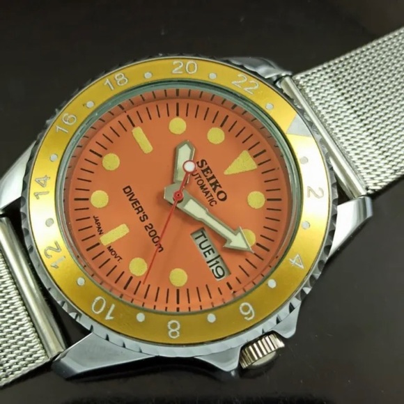 Seiko Other - Vintage 1982 Seiko Automatic Mens Orange/Red Dive Watch W/Glass Back & DayDate